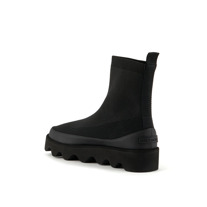 bounce 3 short boot black 4 angle in view
