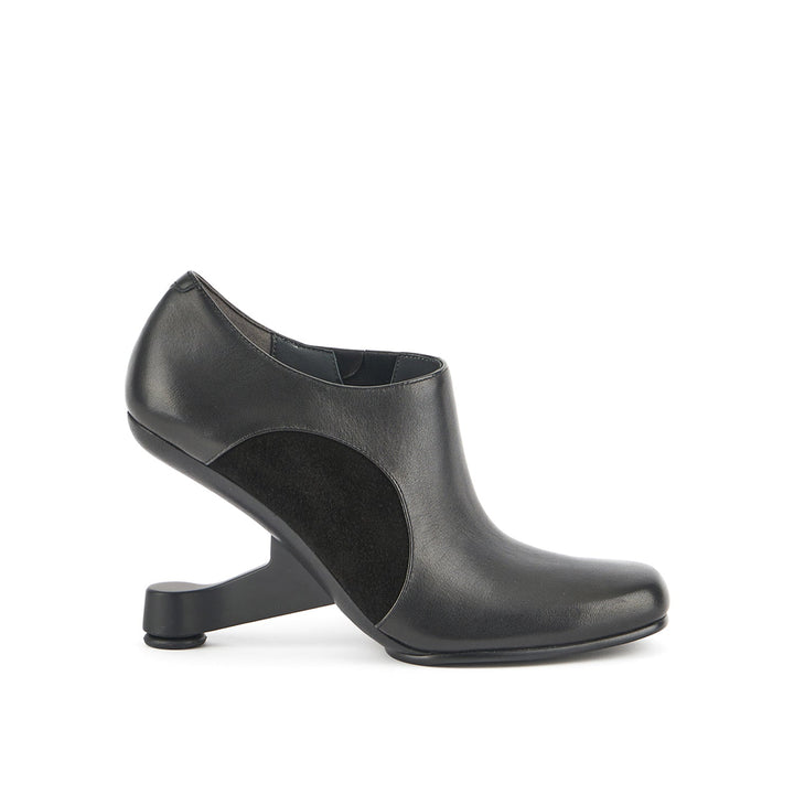 eamz dot black 1 outside view aw23