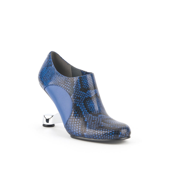 eamz dot cobalt 2 angle out view aw23