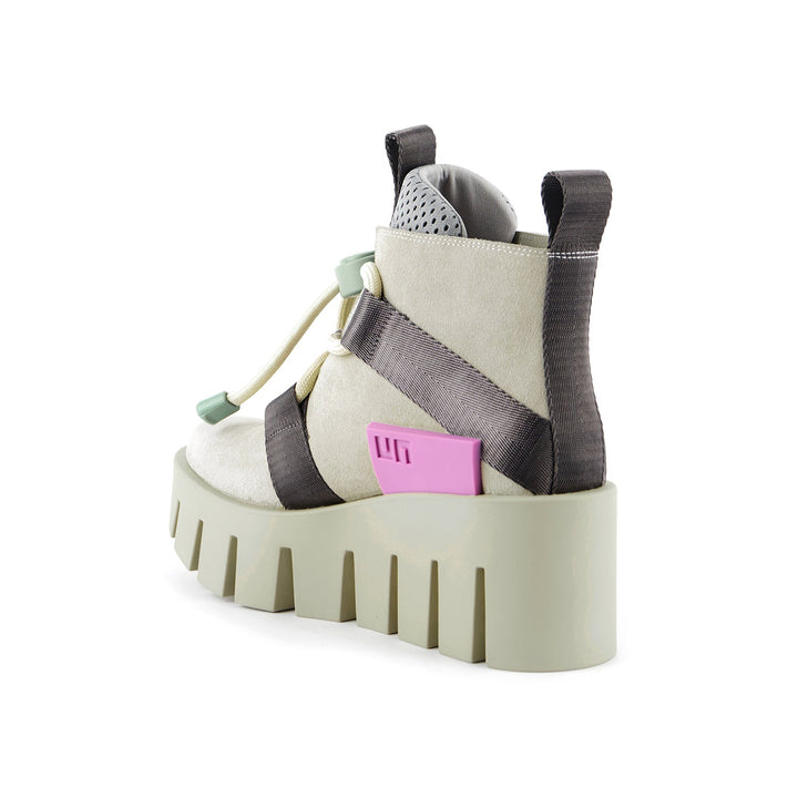 grip nomad lo ii pumice 4 angle in view aw23