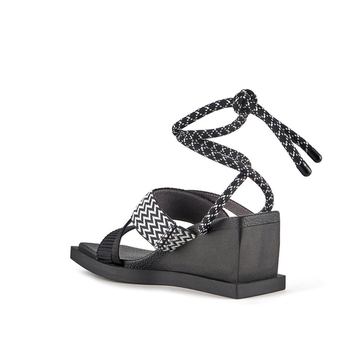 ko craft mid black angle in view