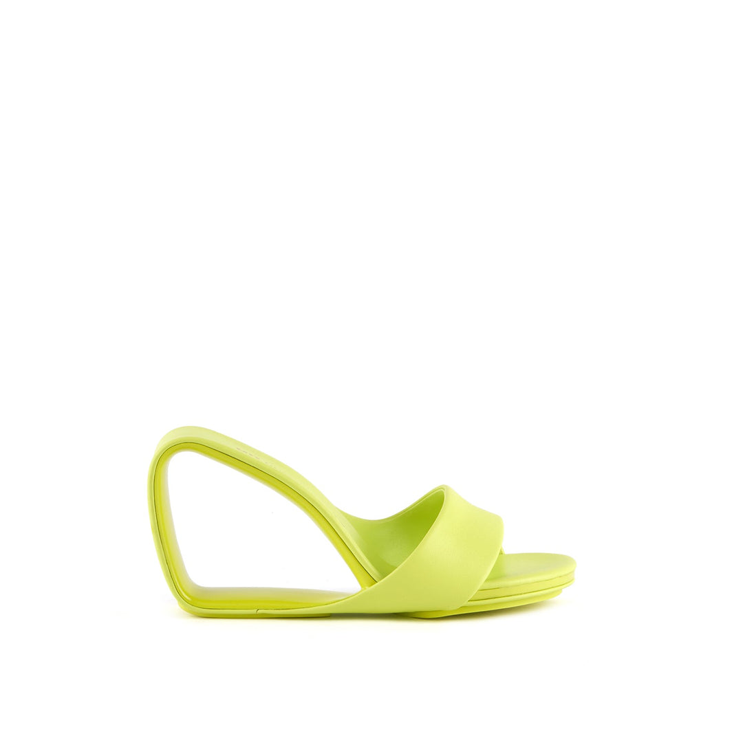 mobius hi cyber lime outside view