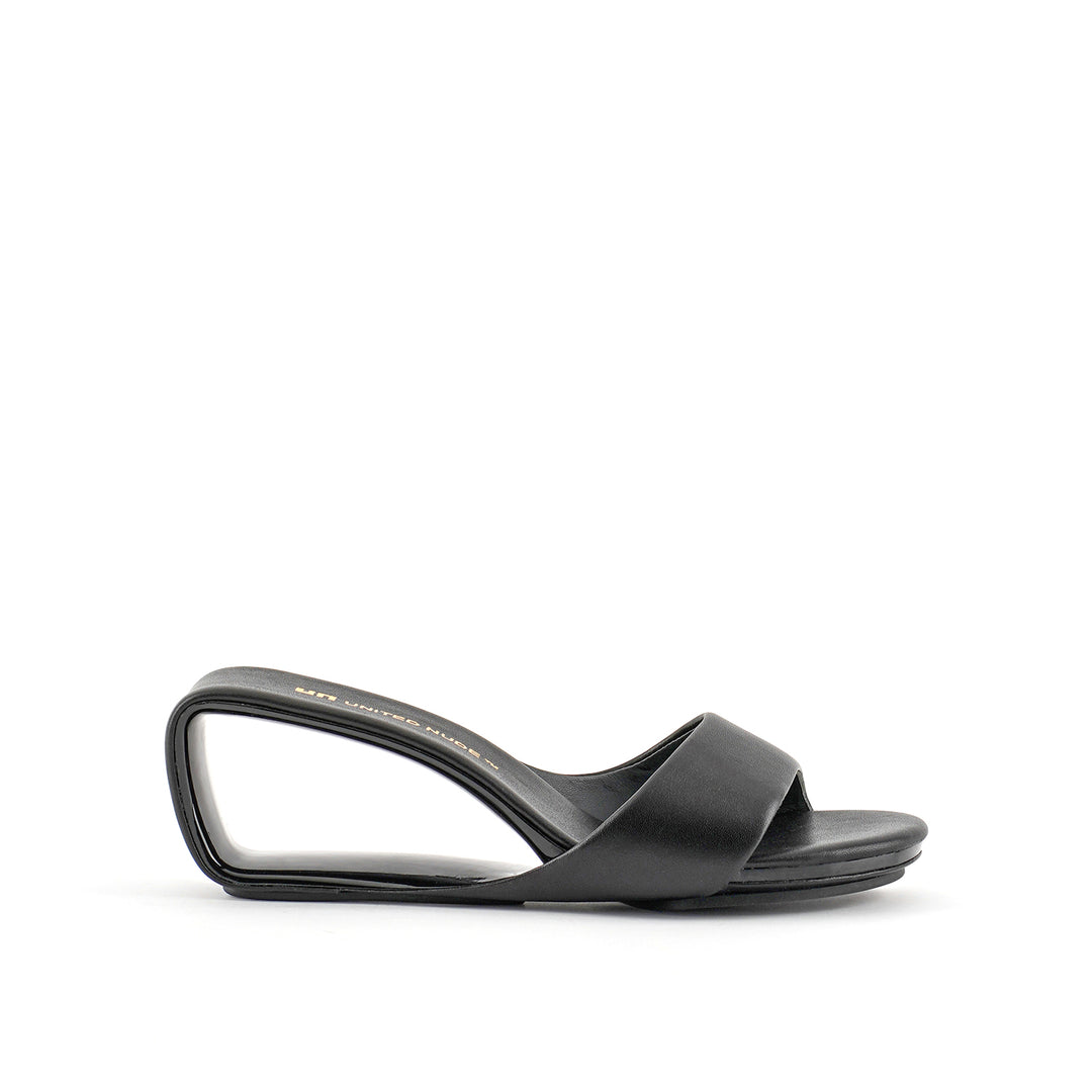 mobius mid black outside view