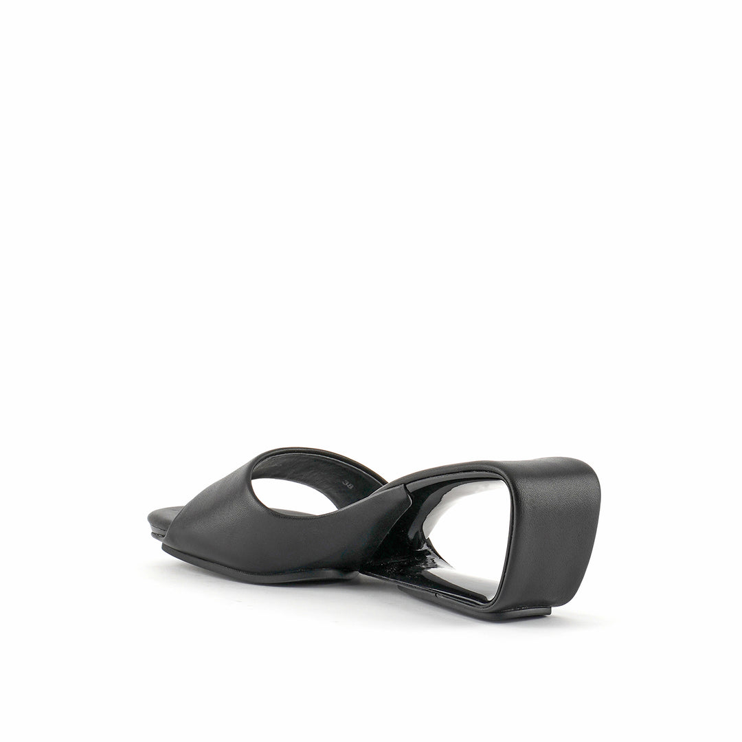 mobius mid black angle in view