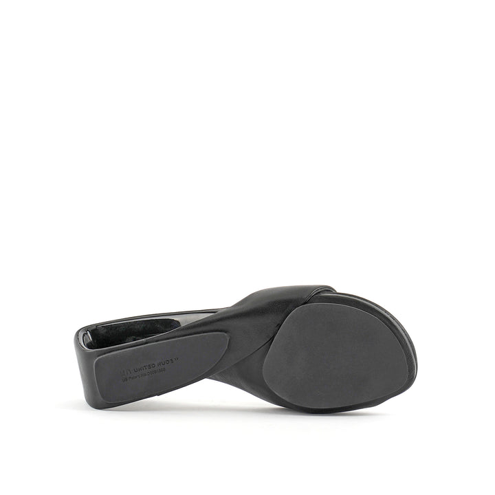 mobius mid black bottom view