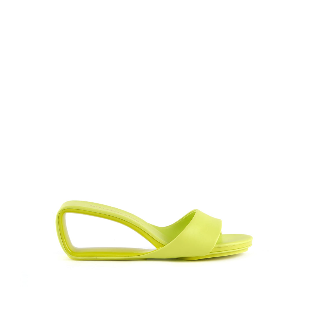 mobius mid cyber lime outside view