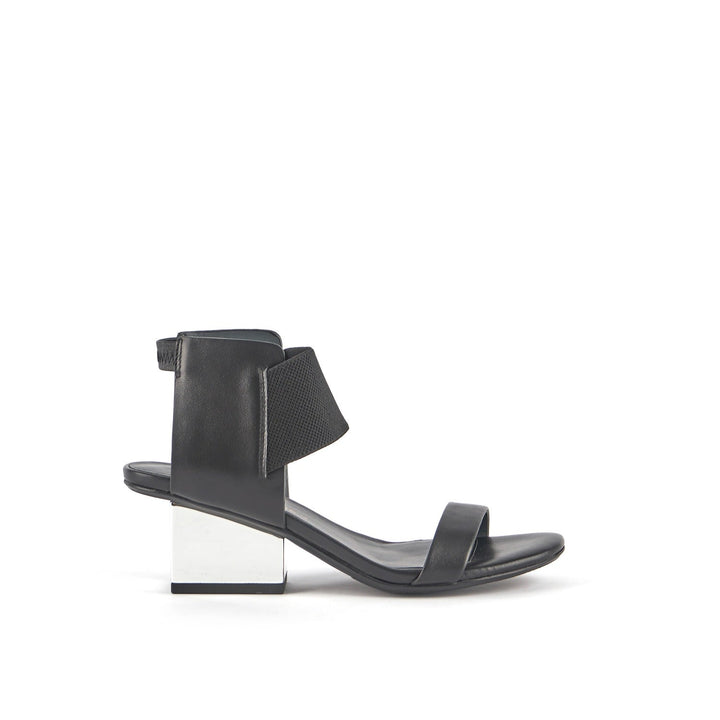 raila mid black outside view