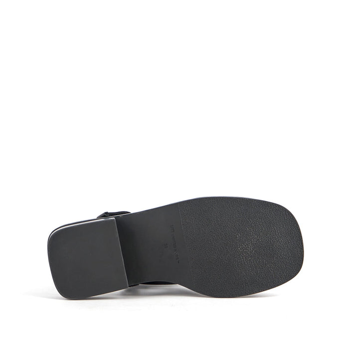 tara rei lo black bottom view