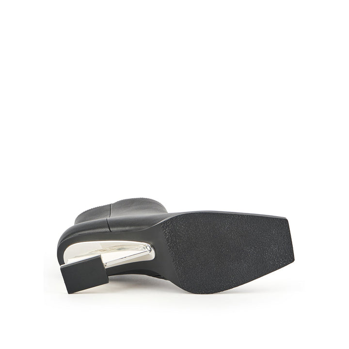 un bootie mid ii black 6 bottom view aw23