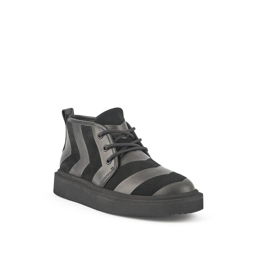 un geo desert lady black 2 angle out view aw23
