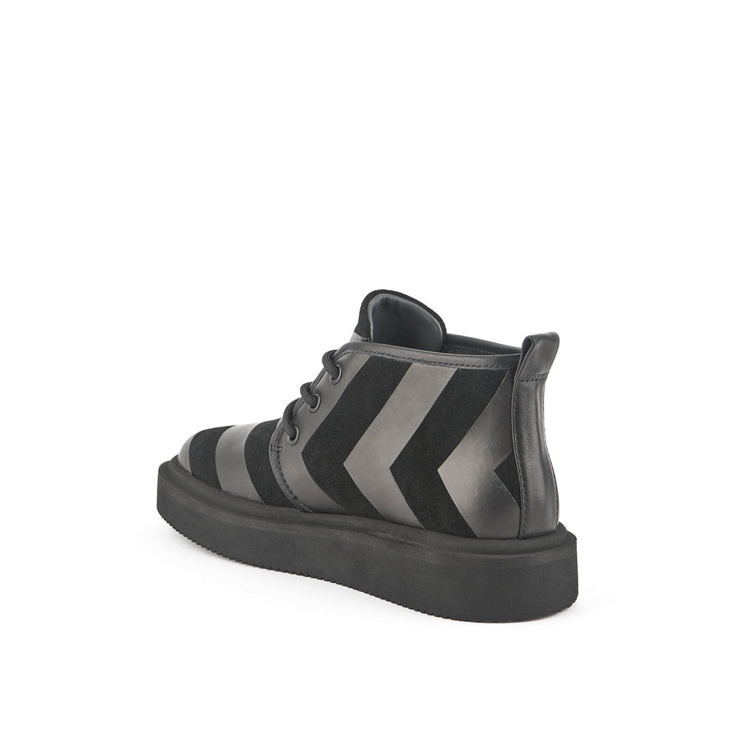 un geo desert lady black 4 angle in view aw23