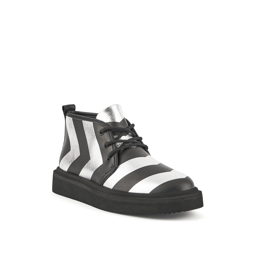 un geo desert lady mono 2 angle out view aw23