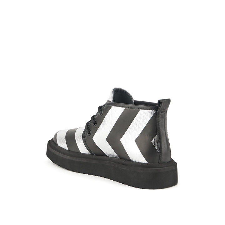 un geo desert lady mono 4 angle in view aw23
