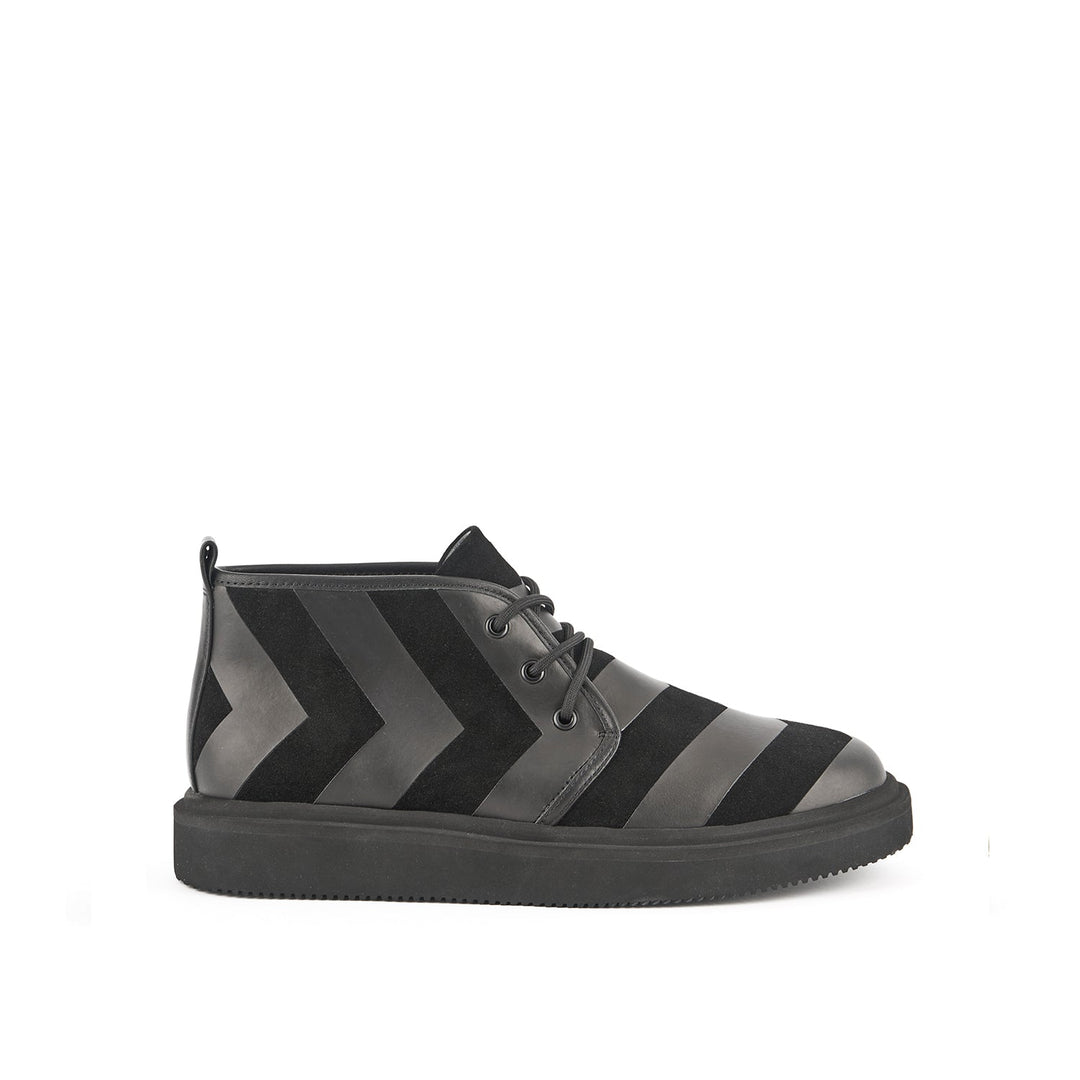 un geo desert mens black 1 outside view aw23