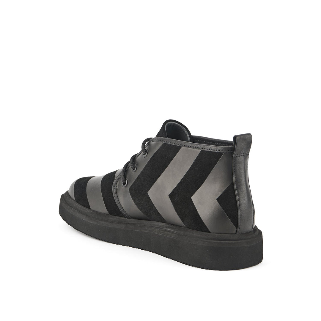 un geo desert mens black 4 angle in view aw23