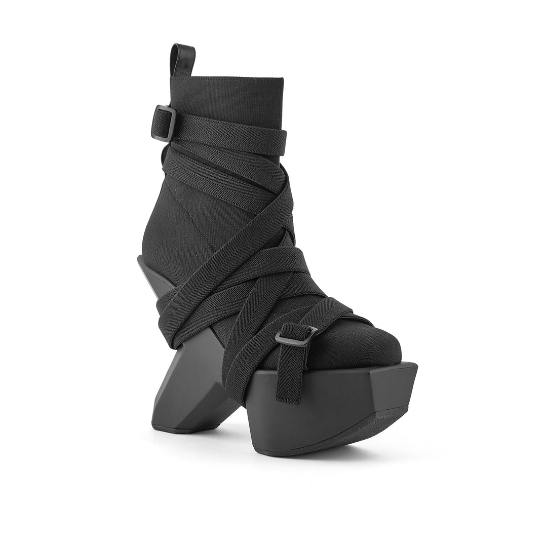 boulder bond boot black 2 angle out