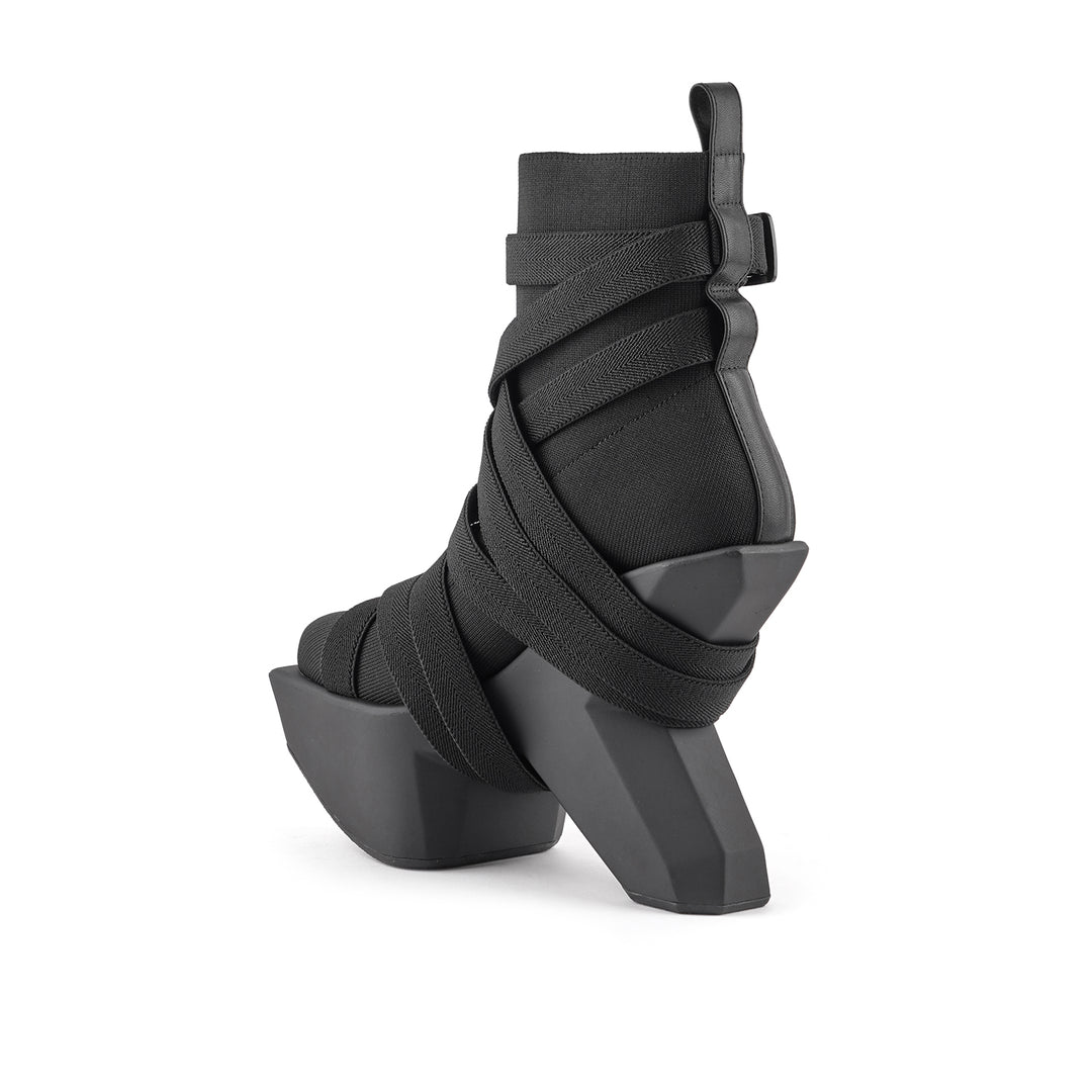 boulder bond boot black 4 angle in
