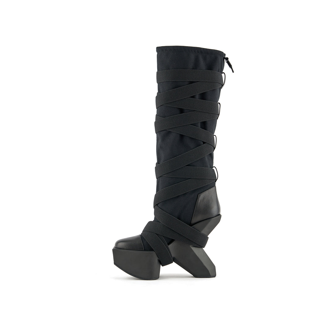 boulder boot black 3 inside view