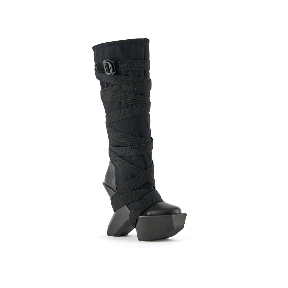 boulder boot black angle out view