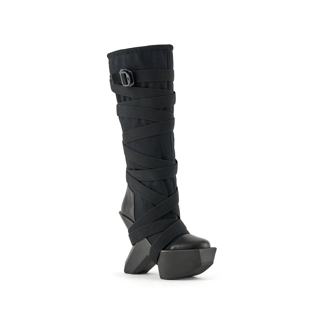 boulder boot black angle out view