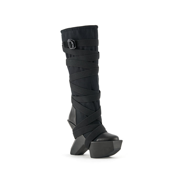 boulder boot black angle out view