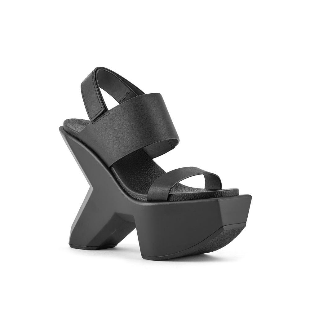 boulder sandal black 2 angle out