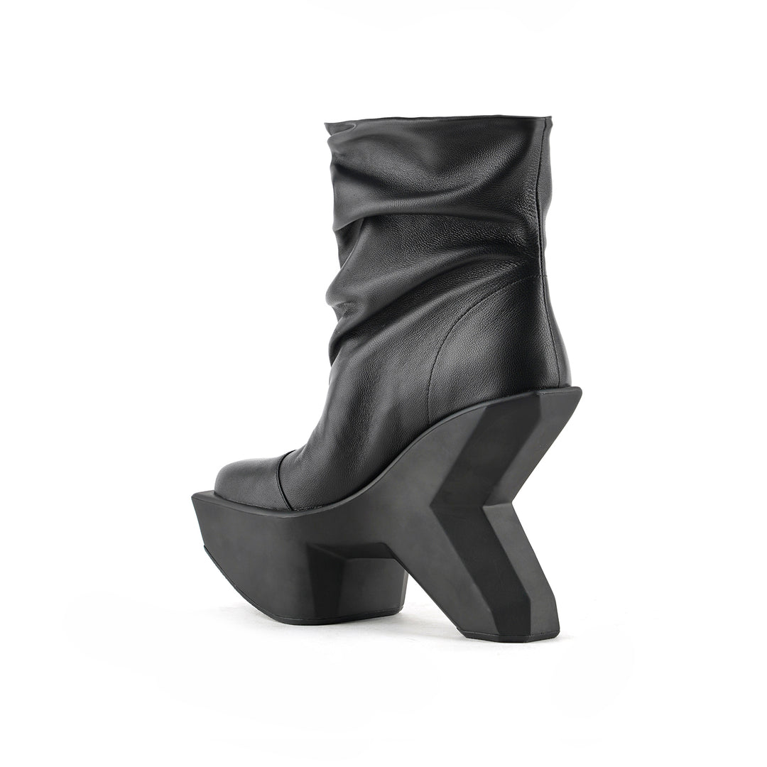 boulder slouch boot black 4 angle in view