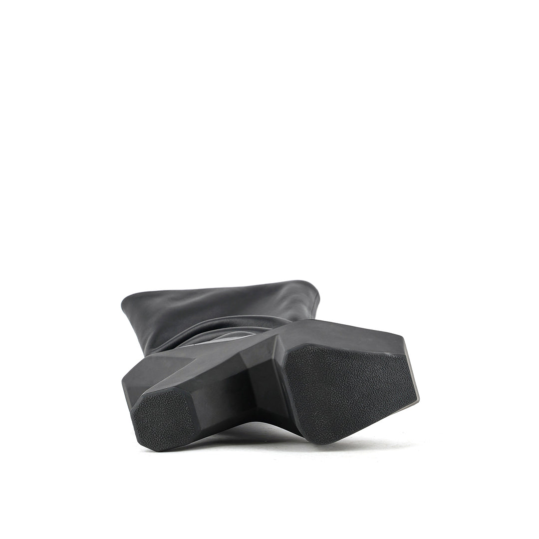 boulder slouch boot black 6 bottom view