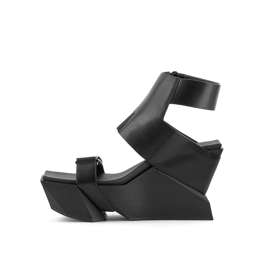 brutt a black 3 inside