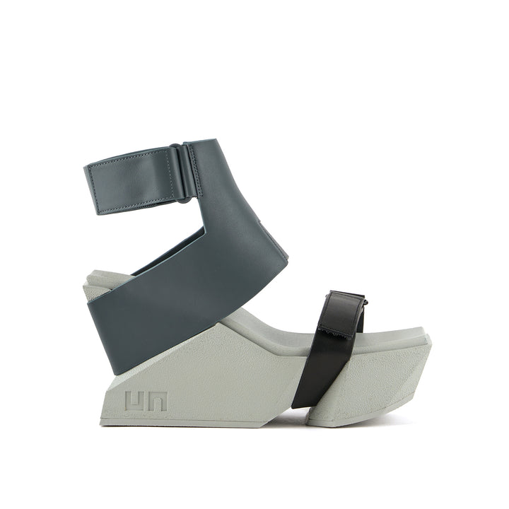 brutt a steel 1 outside