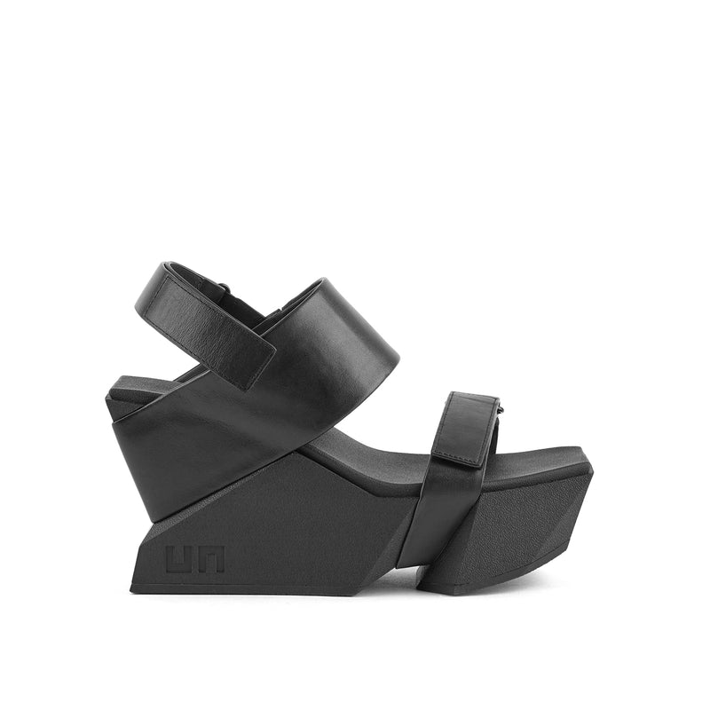 brutt sandal black 1 outside