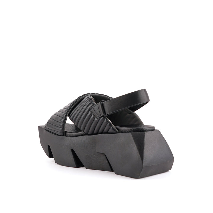 bull puffier black 4 angle in