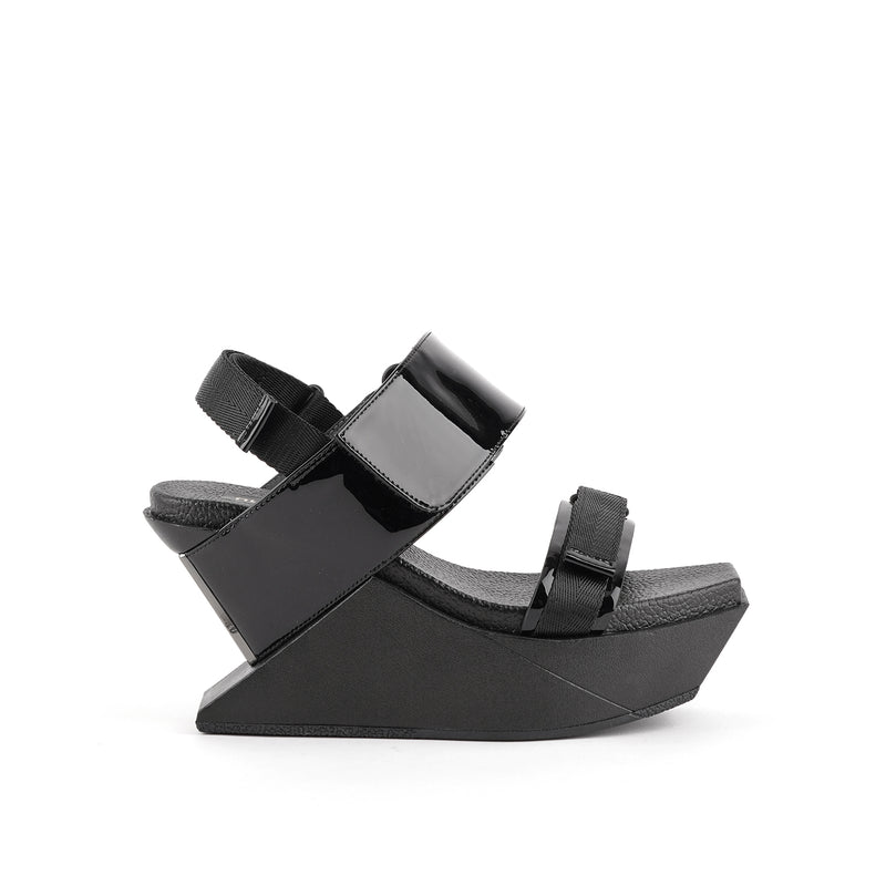 delta run wedge black 1 outside