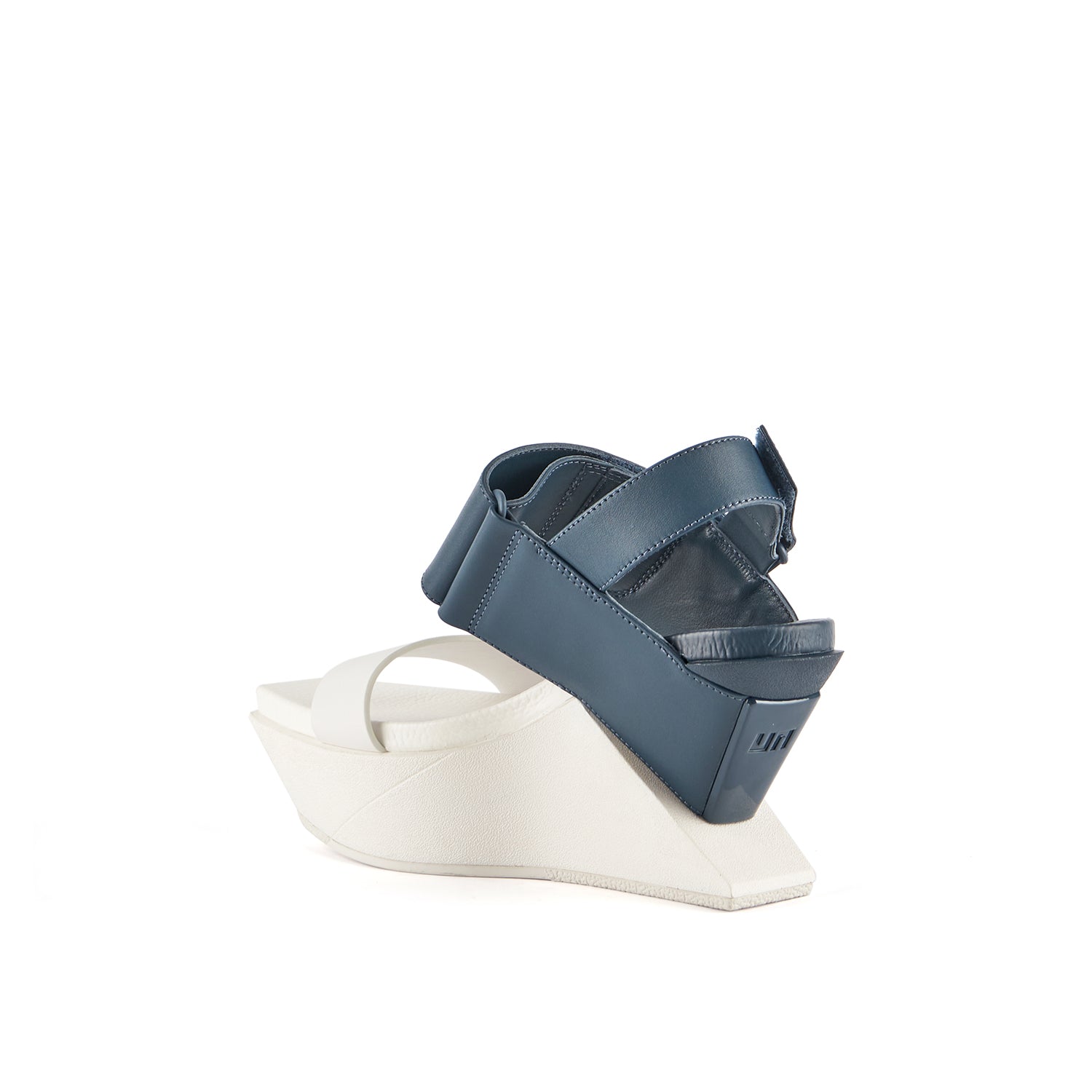 United Nude - DELTA WEDGE //// A versatile platform sandal
