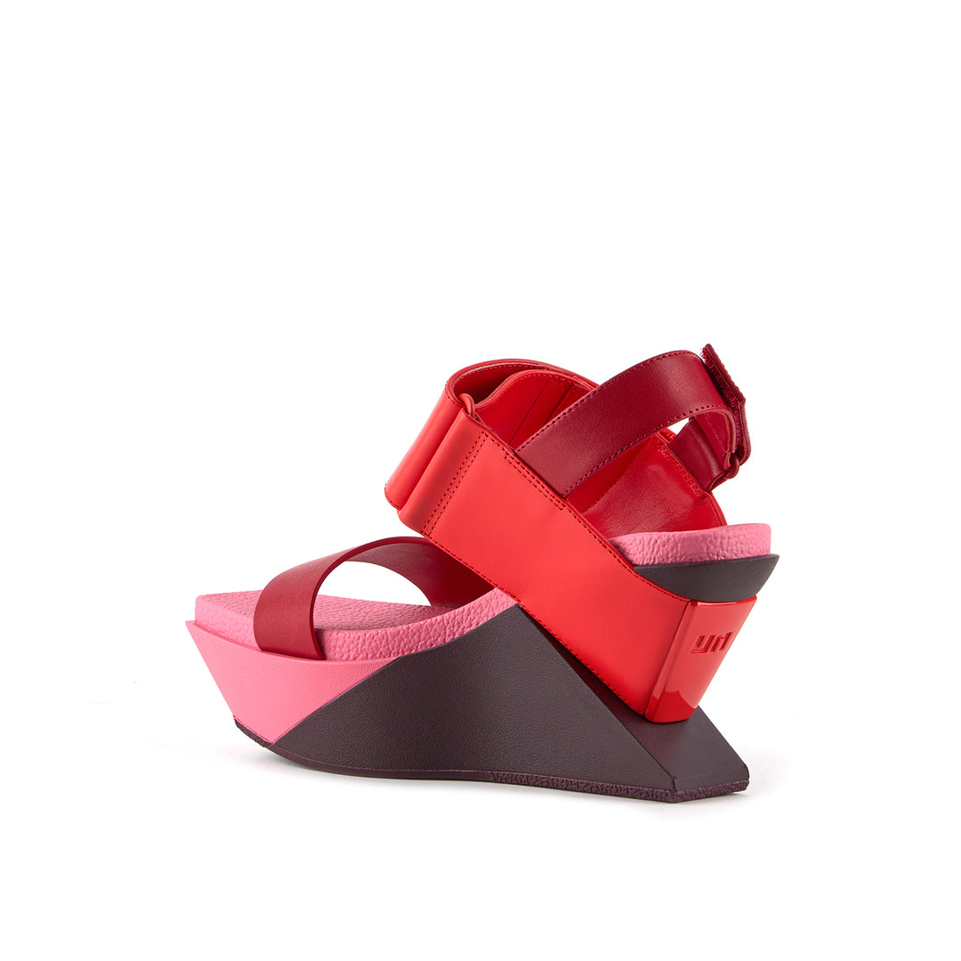 delta wedge sandal lily 4 angle in