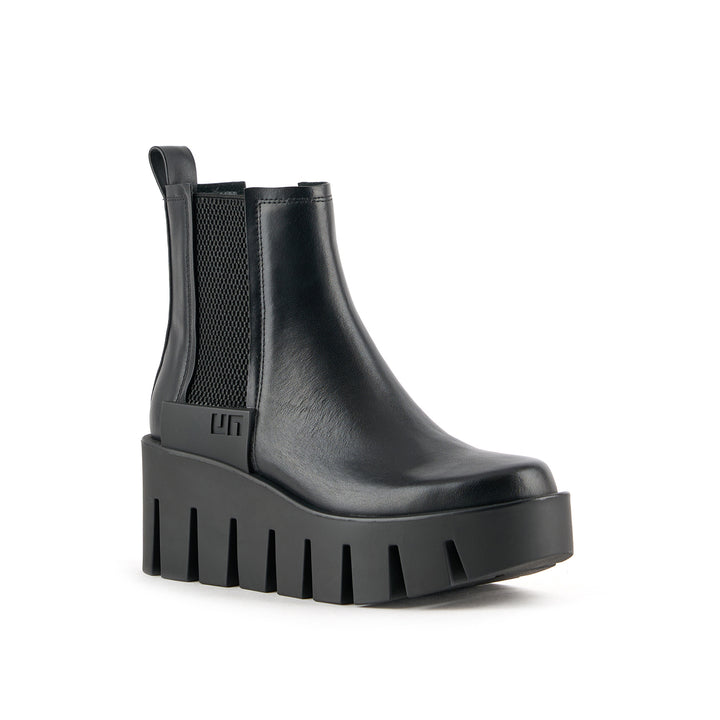 grip chelsea lo iv black 2 angle out view