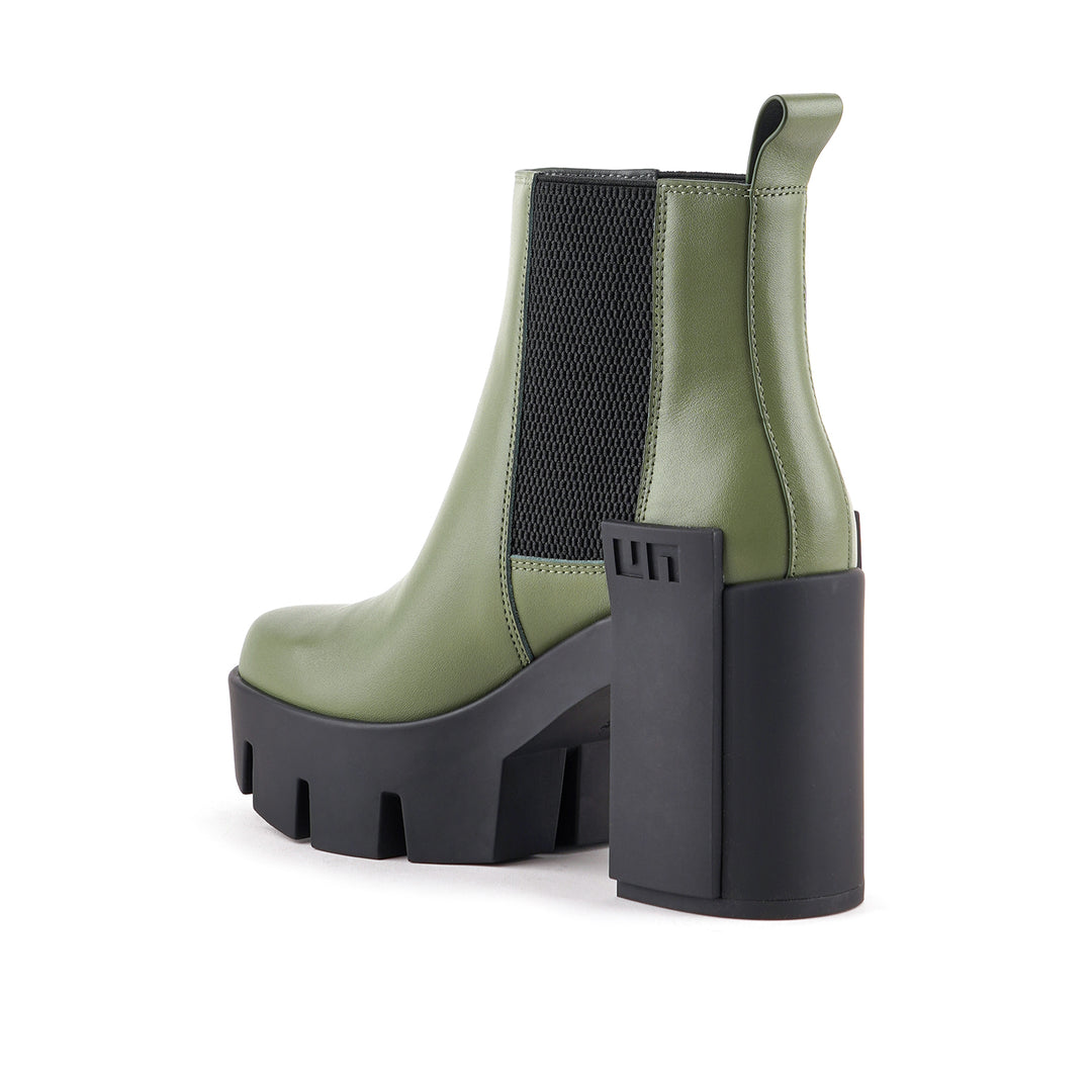 grip chelsea mid v combat 4 angle in