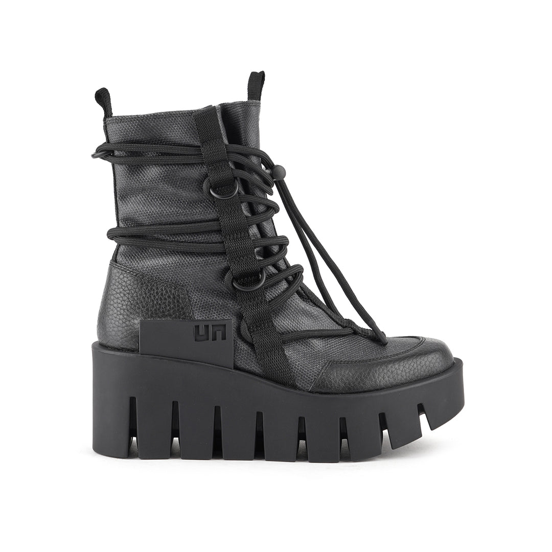 grip desert lo black 1 outside