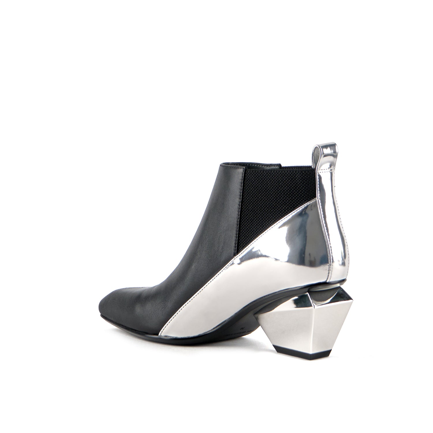 Jacky X – United Nude