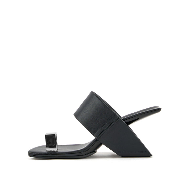 loop toe hi cube ring black 3 inside