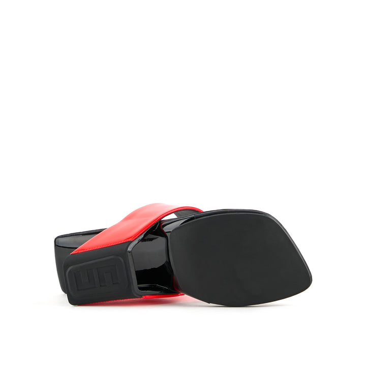 loop toe hi cube ring fluo red 6 bottom