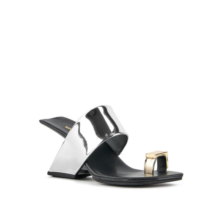 loop toe hi cube ring silver 2 angle out