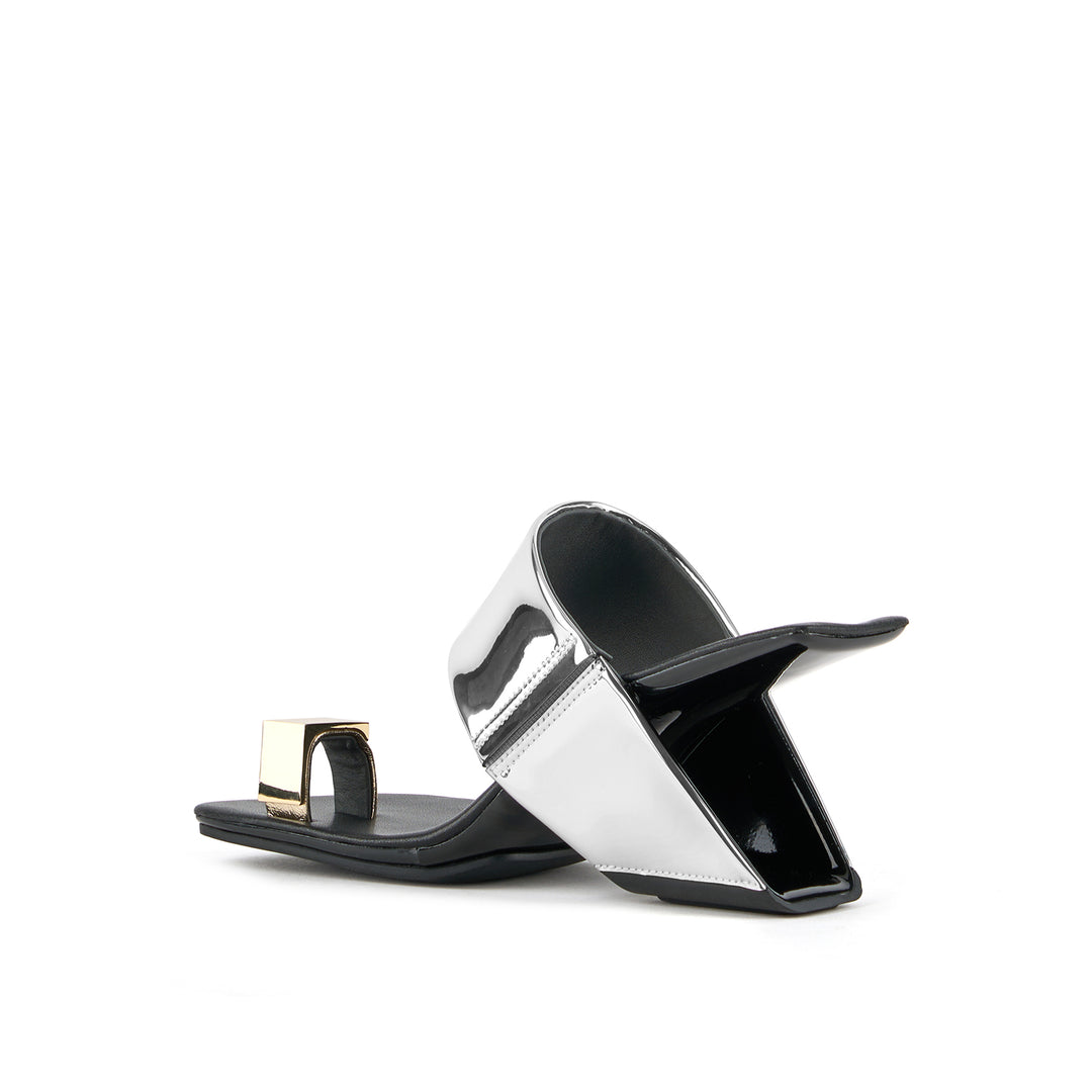 loop toe hi cube ring silver 4 angle in