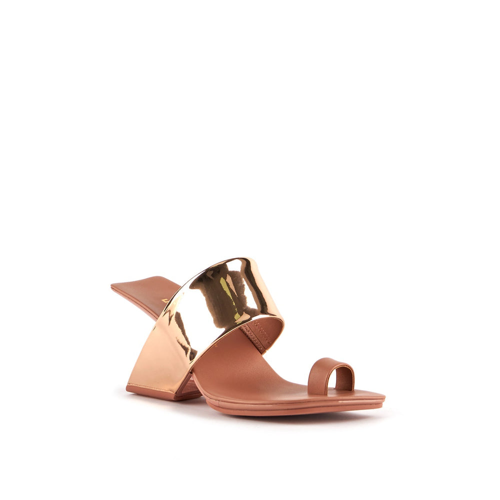 loop toe hi rose gold angle out view