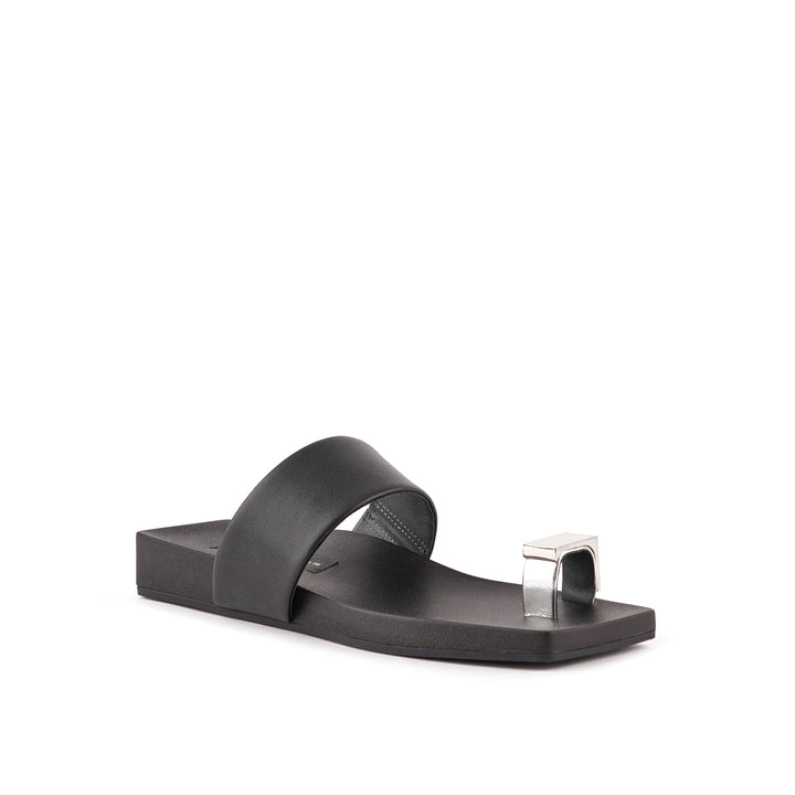loop toe lo cube ring black 2 angle out
