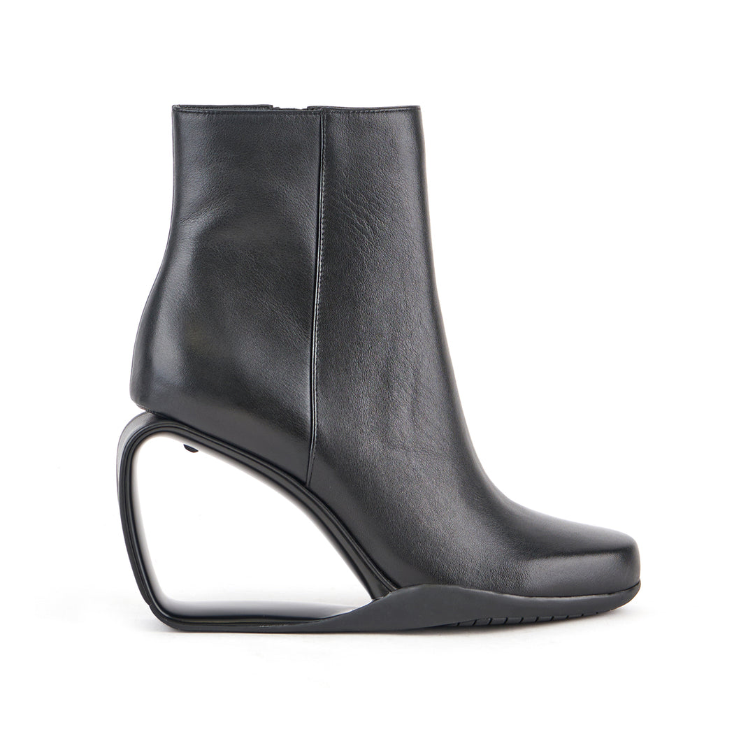 mobius bootie black 1 outside view