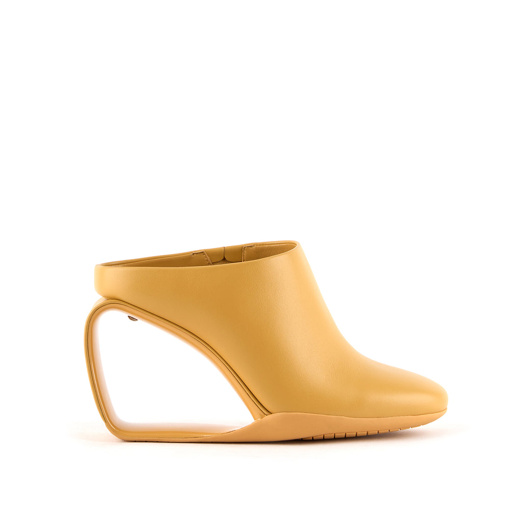 mobius mule hi oak buff 1 outside view