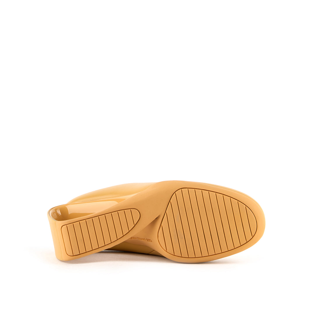 mobius mule hi oak buff 6 bottom view
