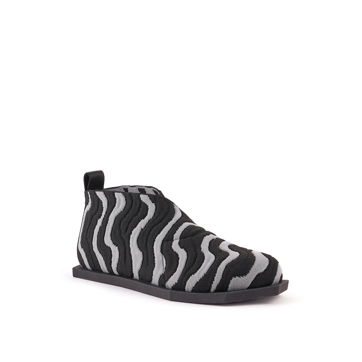 poly fold lo black grey 2 angle out