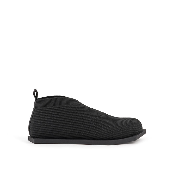 poly fold lo black knit ii 1 outside